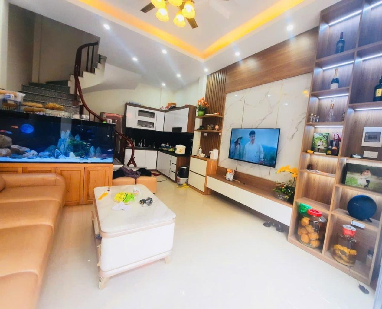 NHÀ ĐẸP Ở NGAY – CĂN DUY NHẤT – ĐÔNG NGẠC – Ô TÔ 7 CHỖ ĐỖ CỬA- FULL NỘI THẤT
